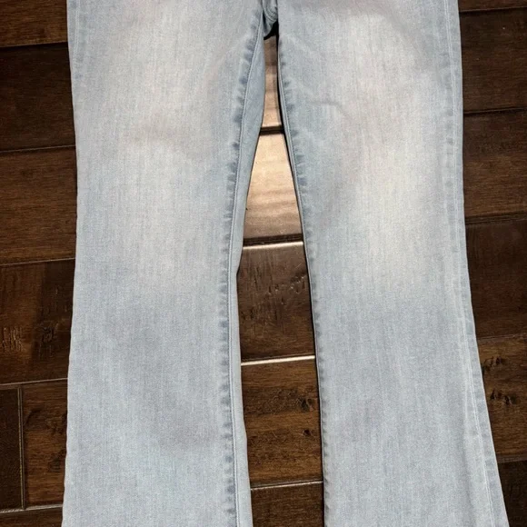 ❤️3/$30 AE American Eagle Next Level Kick Bootcut Jeans Light Wash - 10 Short - Picture 3 of 13